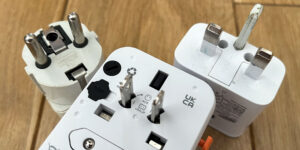 Power socket plugs